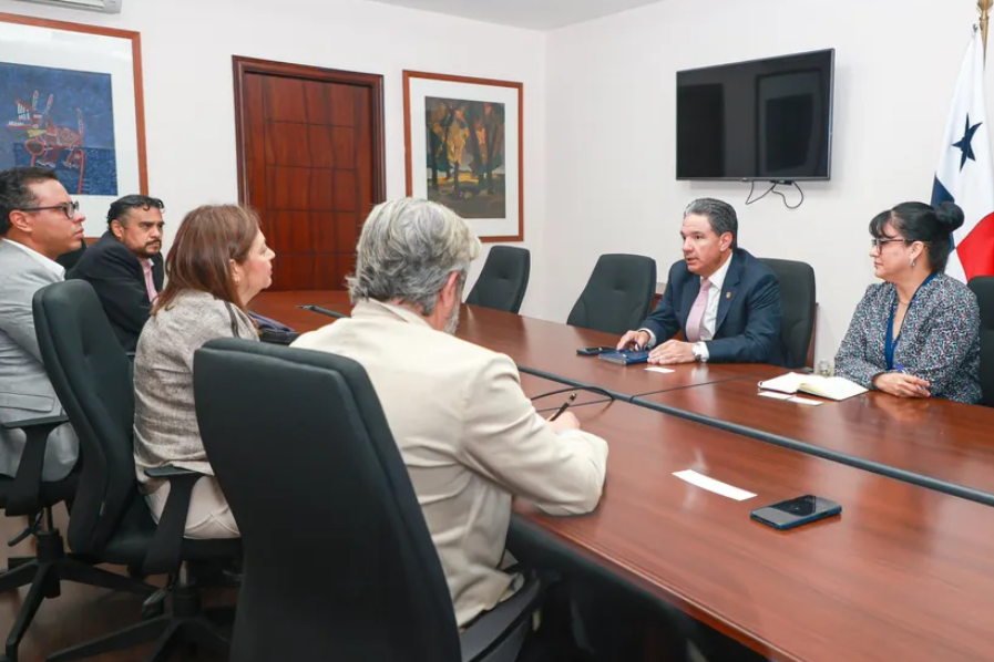 Panamá y CAF refuerzan cooperación para impulsar zonas francas y logística regional