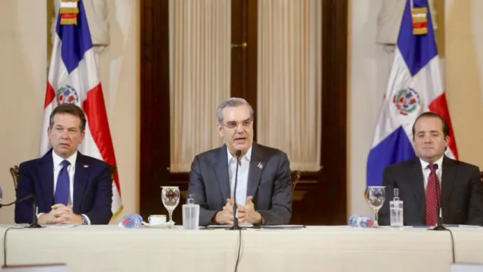 Presidente Abinader proyecta que las zonas francas cerrarán el 2022 con 200 mil empleos y US$8,000 millones en exportaciones.